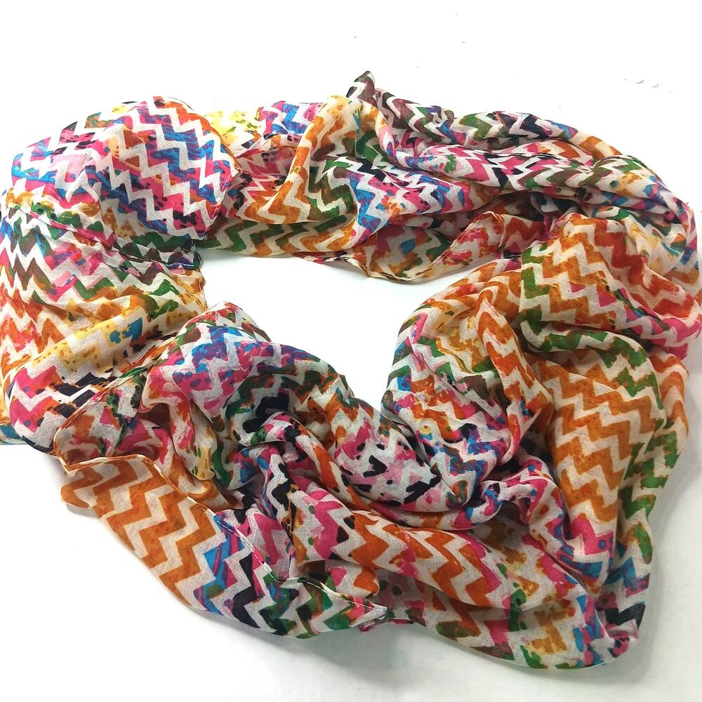 Lucky Leaf Infinity Scarf Lightweight 100% Viscose Colorful Zig‑Zag Design